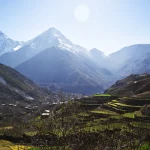 Excursion privée à Imlil : la vallée vue d'en haut, avec ses champs en terrasses et ses villages