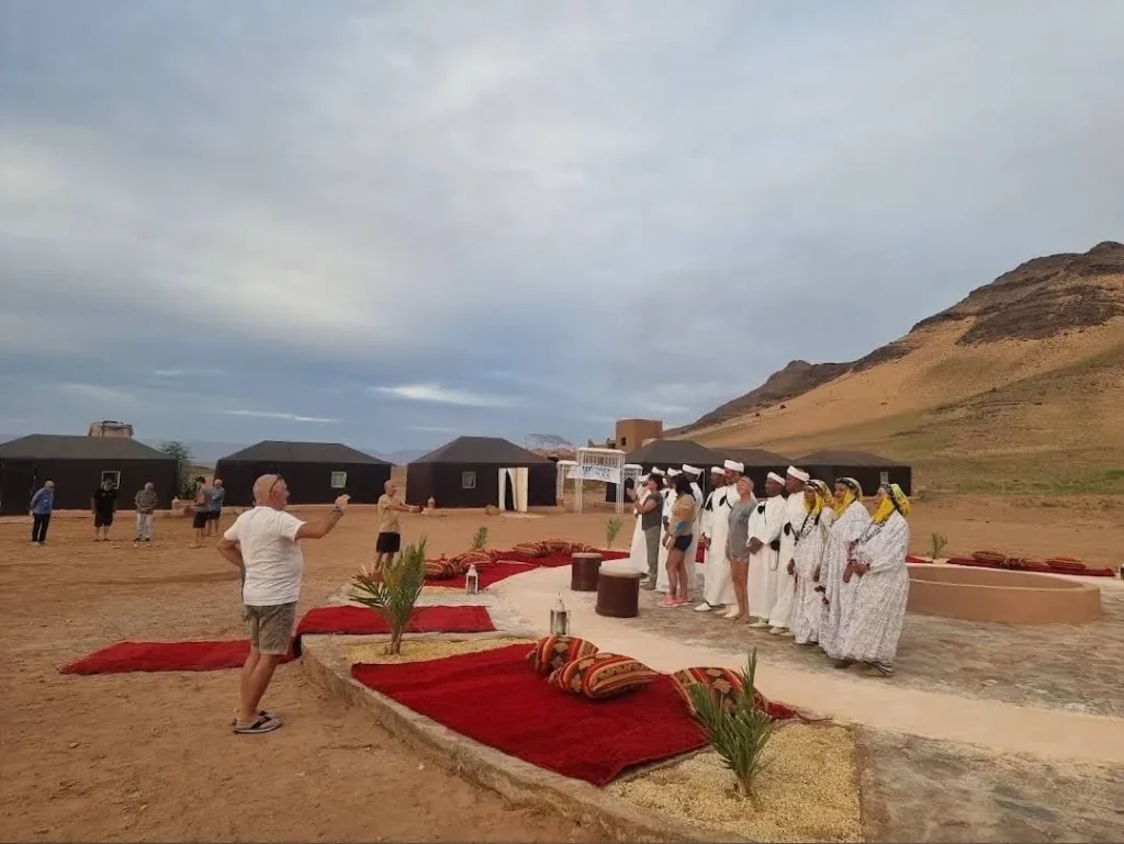 Welcome with music at the Zagora luxury desert camp